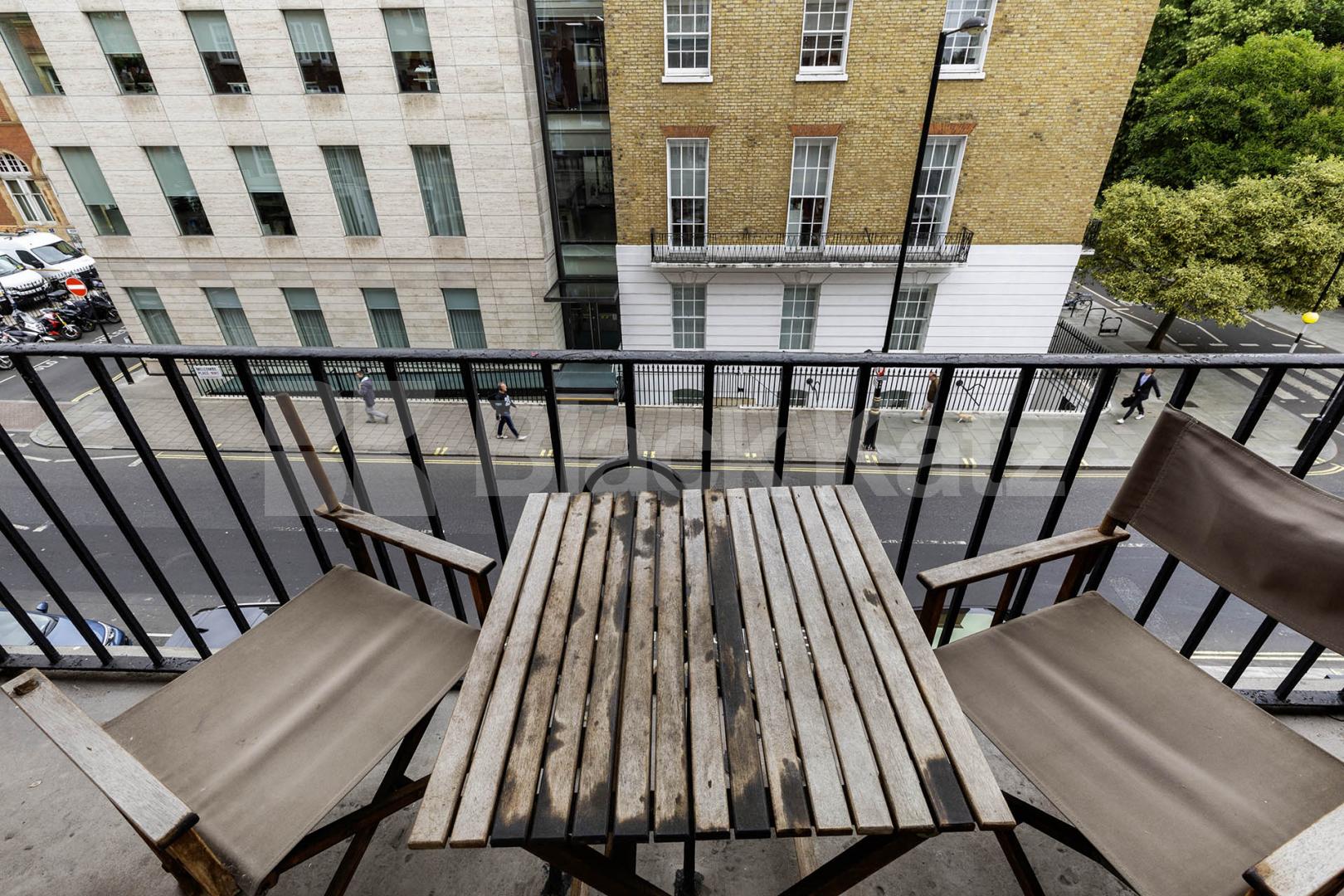 Three double bedrooms, two bathrooms, high ceilings and a spacious lounge. Melcombe Court, Dorset Square, Baker Street